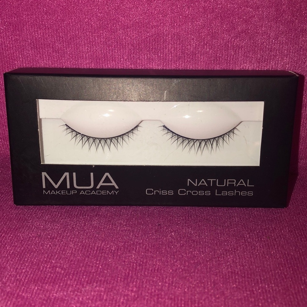 ⭐️NWT MUA Criss Cross Natural False Eyelashes
